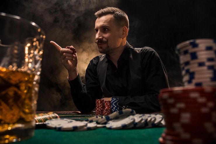 Lucky Neko table action and dealer call